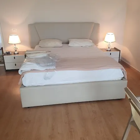 Penthouse D'exception Avec Rooftop Vue Et Colline 3 Sur 2 étages 100m De La Appartamento Durrës