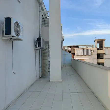 Penthouse D'exception Avec Rooftop Vue Et Colline 3 Sur 2 Etages 100m De La Durrës