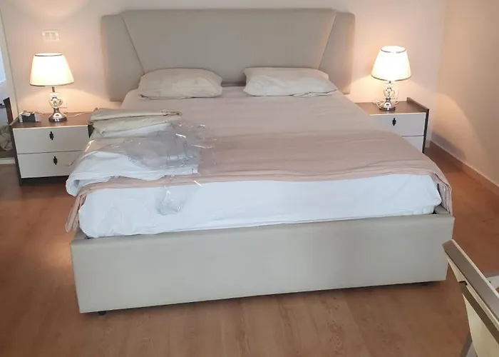 Penthouse D'exception Avec Rooftop Vue Et Colline 3 Sur 2 étages 100m De La Appartement Durrës