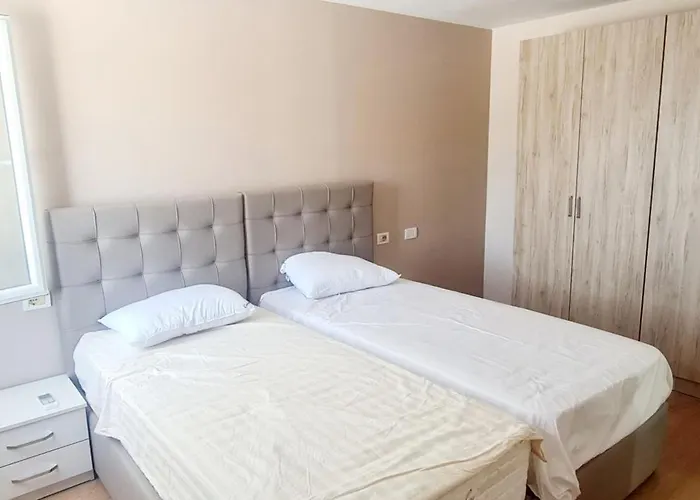 Penthouse D'exception Avec Rooftop Vue Et Colline 3 Sur 2 étages 100m De La * Durrës