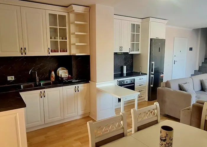 Penthouse D'exception Avec Rooftop Vue Et Colline 3 Sur 2 étages 100m De La * Durrës