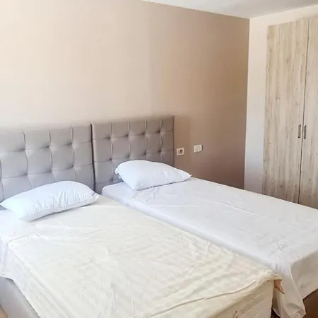 Magnifique Duplex Avec Terrasse Et Balcon Vue A 100m De La 3 * Durres