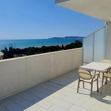 Penthouse D'exception Avec Rooftop Vue Et Colline 3 Sur 2 Etages 100m De La Appartement Durrës