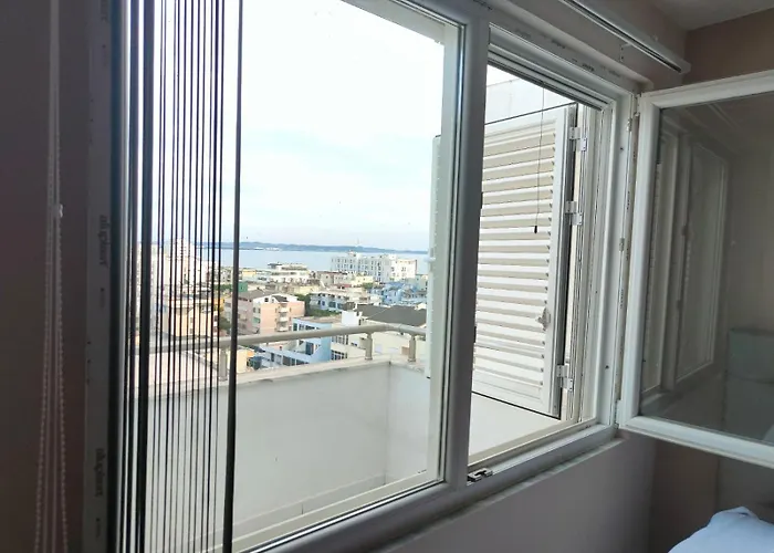 Apartament Penthouse D'exception Avec Rooftop Vue Et Colline 3 Sur 2 Etages 100m De La Durrës